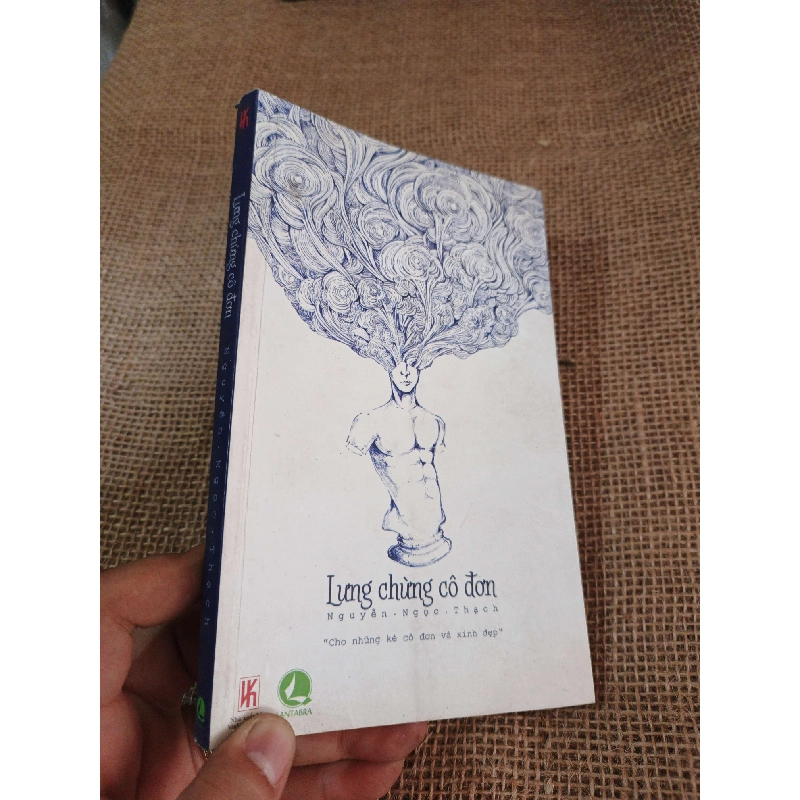 Lưng chừng cô đơn - Nguyễn Ngọc Thạch 2014 mới 80% ố(Sách văn học) HLSC2404 1028400