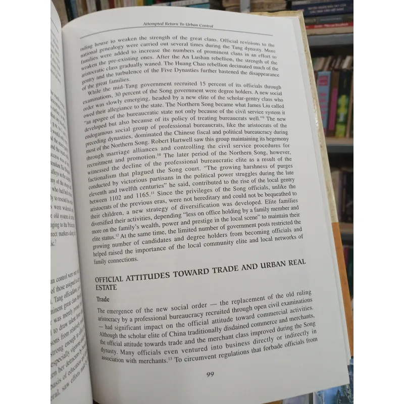 CITIES OF ARISTOCRATS AND BUREAUCRATS: THE DEVELOPMENT OF MEDIEVAL CHINESE CITYSCAPES 751661