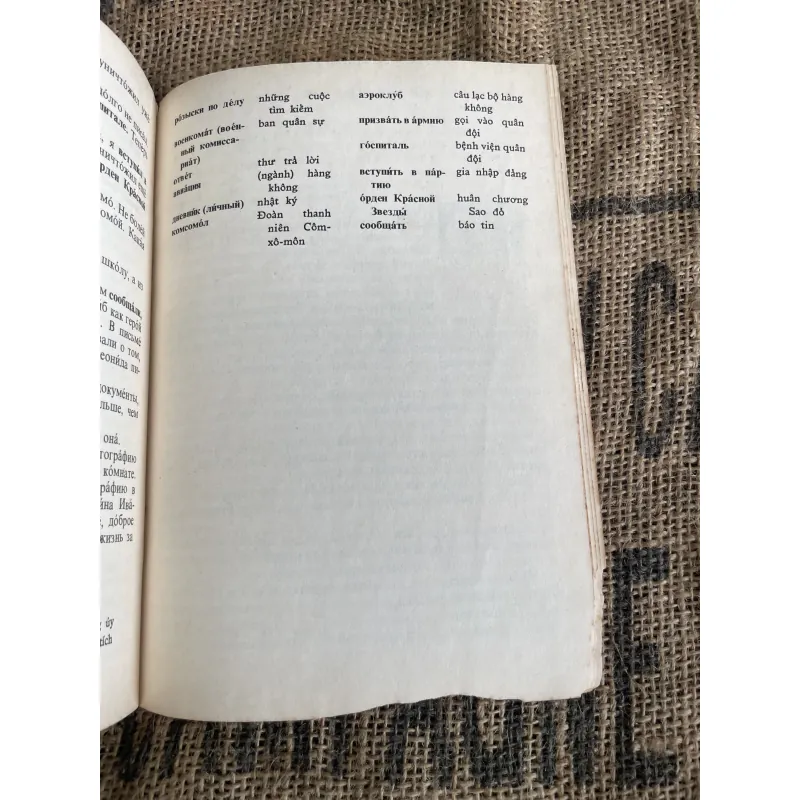 Tiếng Nga quyển 1 - sách đọc thêm  1013353