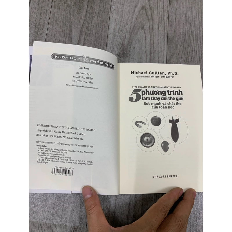 5 phương trình làm thay đổi thế giới, sức mạnh và chất thơ của toán học. 1a4 509700