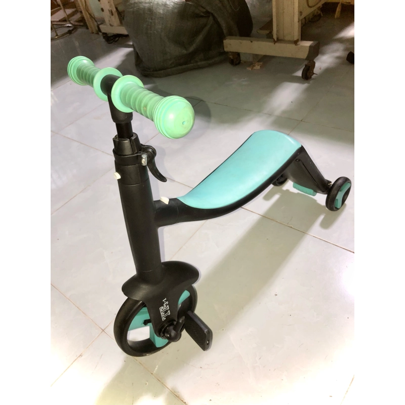 Chiếc xe scooter dành cho trẻ em 508642