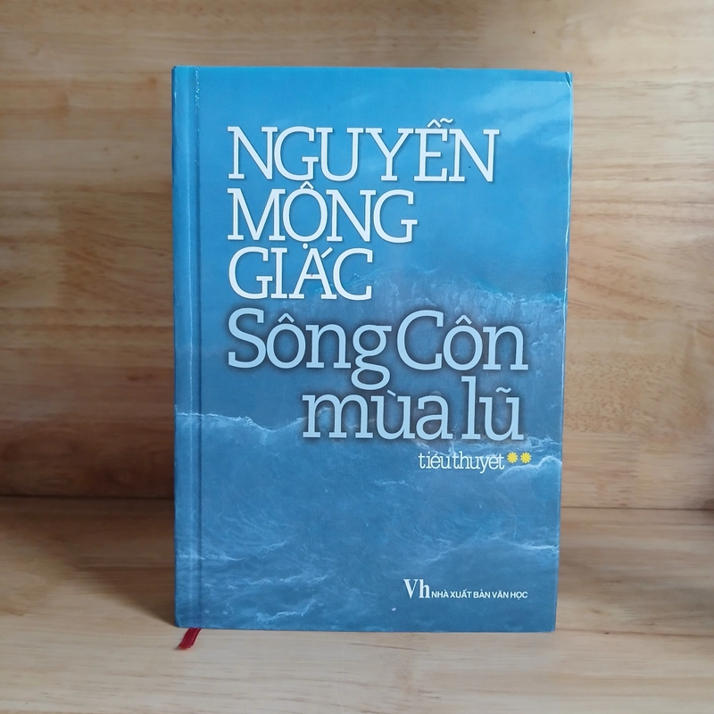 Tiểu Thuyết Sông Côn Mùa Lũ (Bộ 3 Tập)
- Nguyễn Mộng Giác 196000
