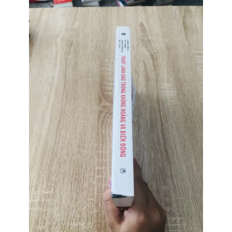 THUẬT LÃNH ĐẠO TRONG KHỦNG HOẢNG VÀ BIẾN ĐỘNG 996139