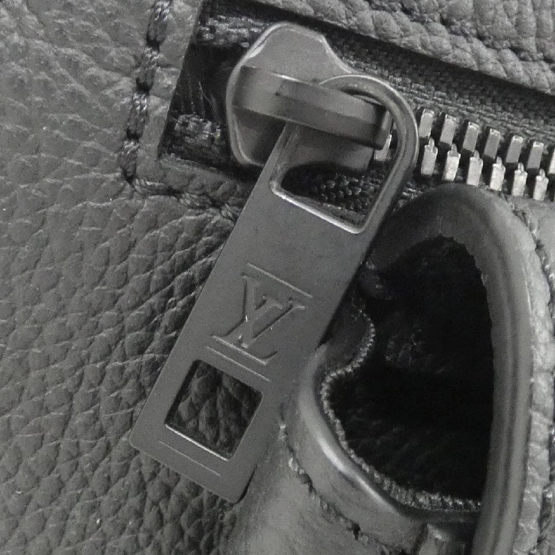 Túi đeo chéo LV Aerogram Takeoff M57081 của Louis Vuitton 612383