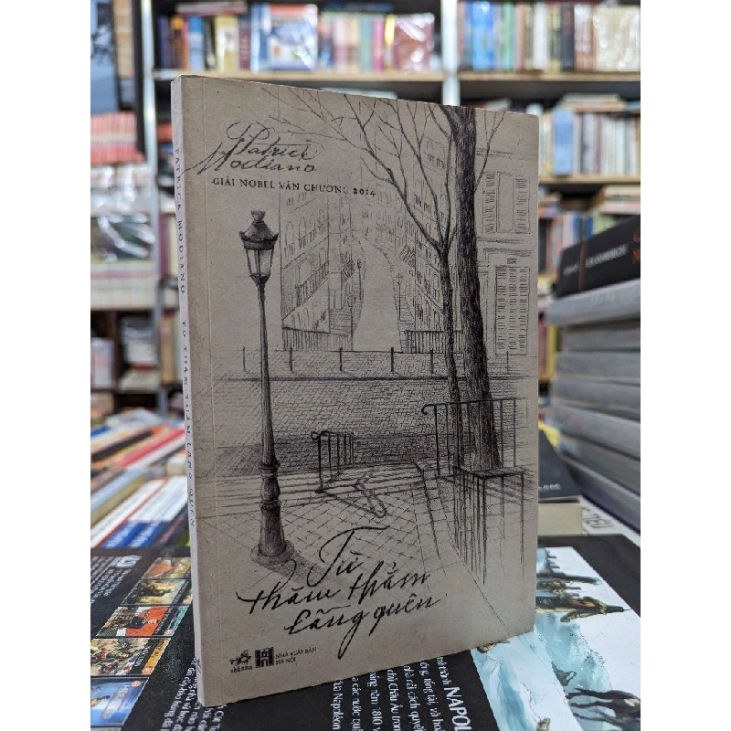 Từ thăm thẳm lãng quên - Patrick Modiano 122032
