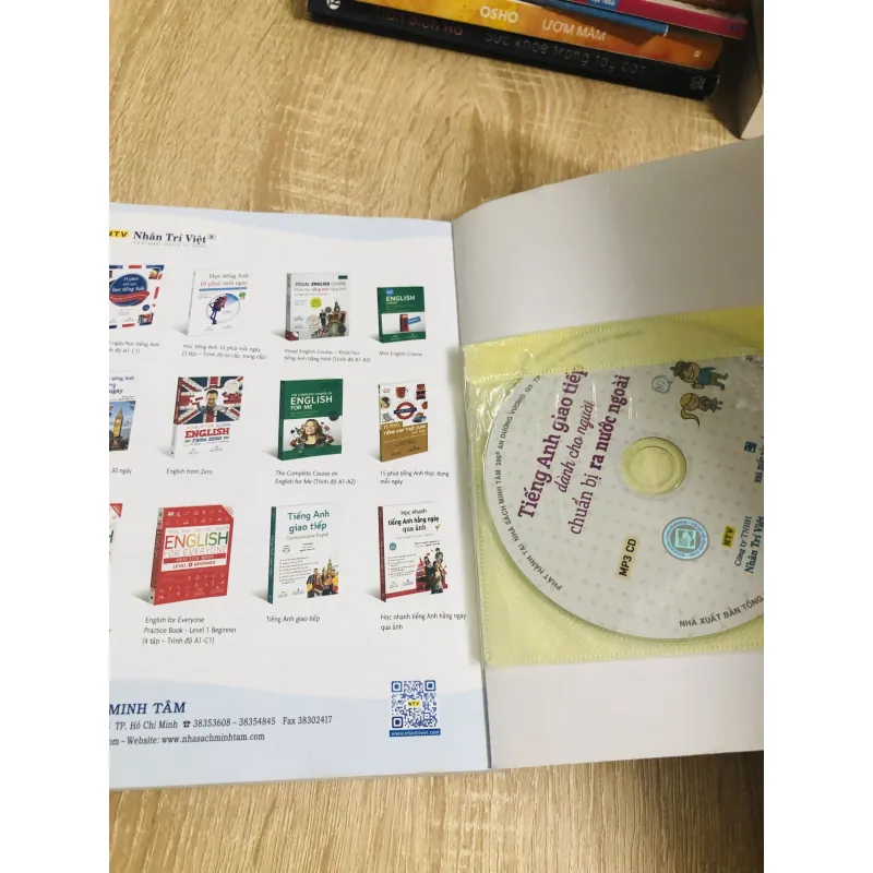 TIẾNG ANH GIAO TIẾP DÀNH CHO NGƯỜI CHUẨN BỊ RA NƯỚC NGOÀI  1003943
