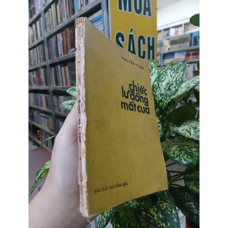 CHIẾC LƯ ĐỒNG MẮT CUA - NGUYỄN TUÂN 757719