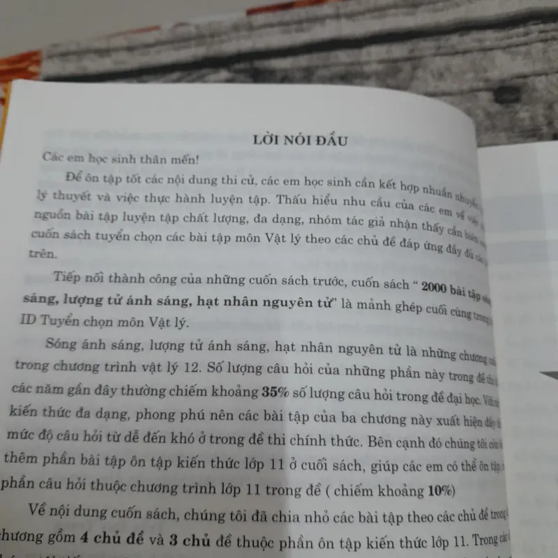 Ôn luyện Vật lý THPT- 2000 bài Sóng Ánh Sáng, Lượng Tử & Hạt Nhân. GV Lại Đắc Hợp Moon.vn 763832