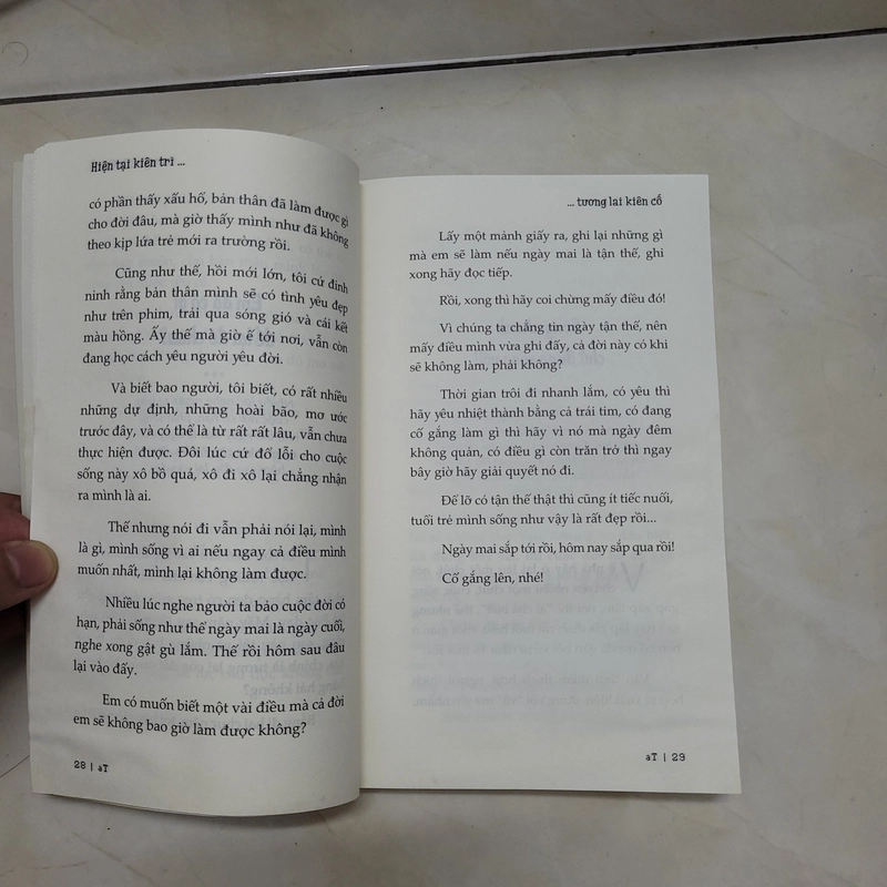 Sách Hiện tại kiên trì tương lai kiên cố 453341