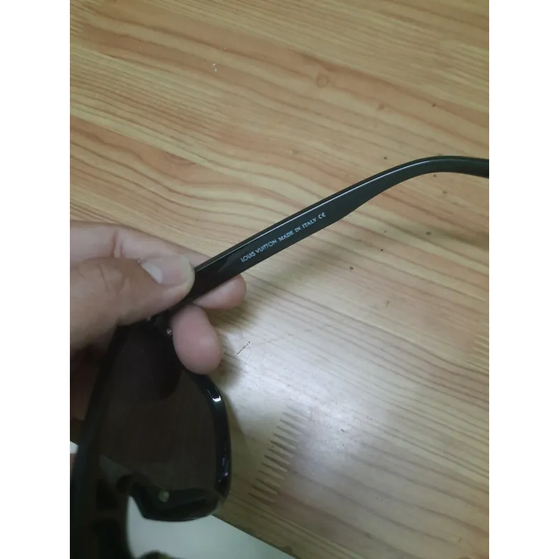 Kính mát LV Nam Nữ thời trang cao cấp đen phối logo vàng 973257