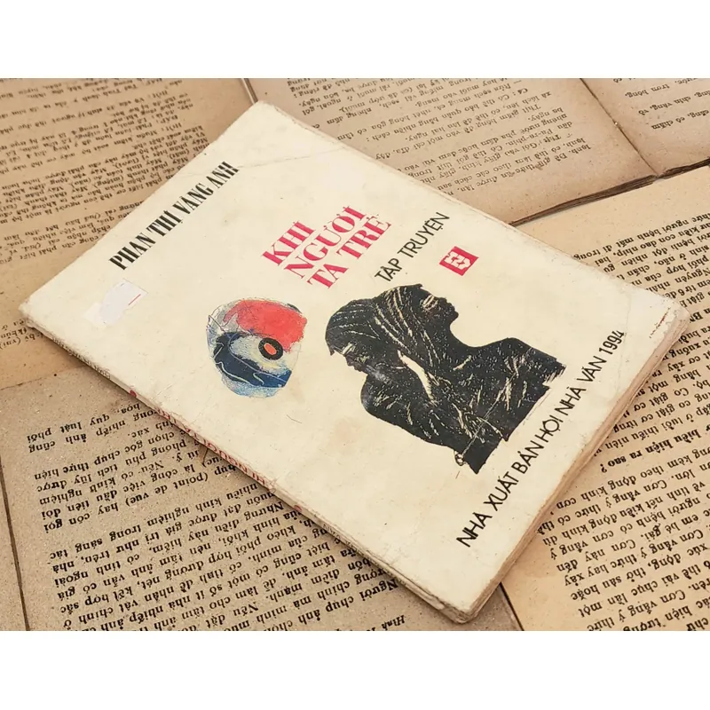 Tập truyện của Phan Thị Vàng Anh: KHI NGƯỜI TA TRẺ 708023