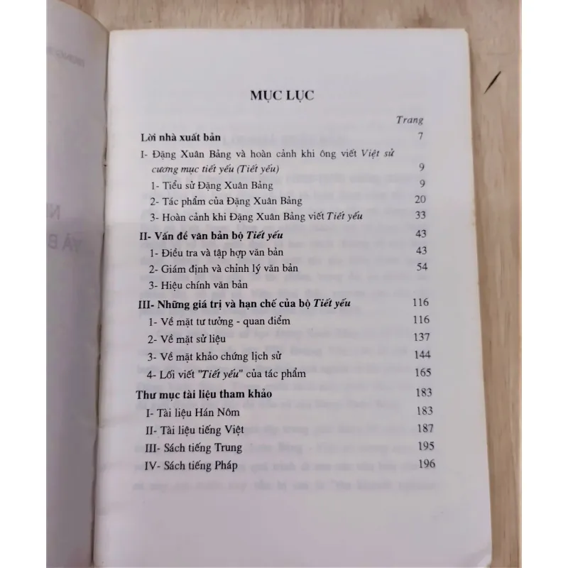 Sách - Nhà sử học Đặng Xuân Bảng và Bộ Việt sử cương mục tiết yếu - Hoàng Văn Lâu (A1) 564017