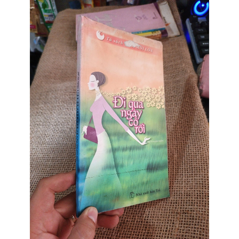 Đi qua ngày cỏ rối 2005 mới 80%(Sách văn học) HLSC2404 1028529