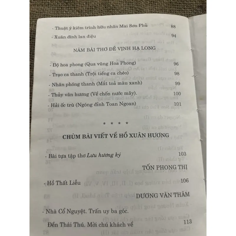 Hồ Xuân Hương : thó và đời  719342