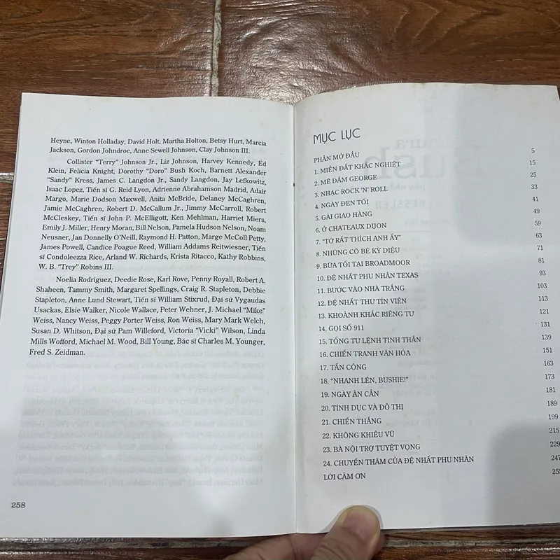 Chân dung đệ nhất phu nhân nước Mỹ Laura Bush - Ronald Kessler (k4) 707364