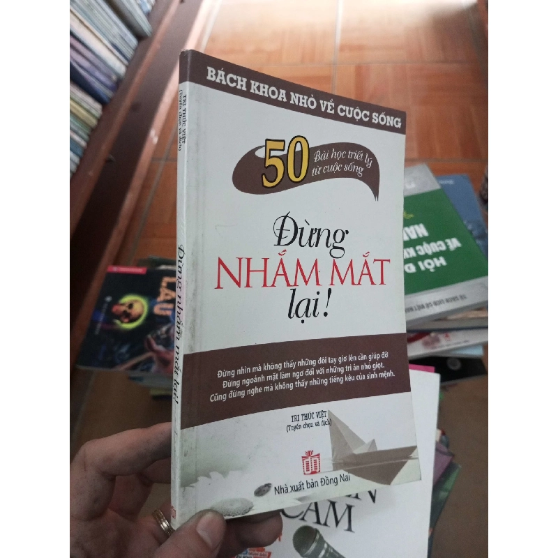 (Sách cũ SCGR) Đừng nhắm mắt lại - Tri Thức Việt 2011 VAVO-AK18 Blogmeo090426 1016317