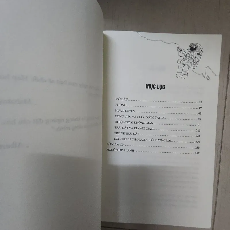 Sách Hỏi một phi hành gia 717407