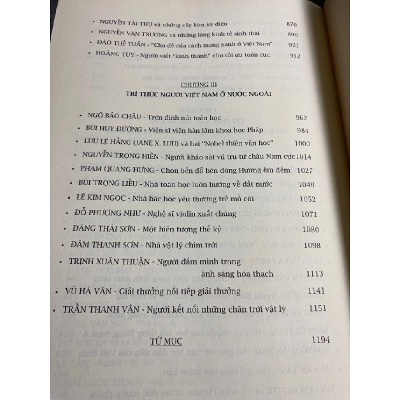 Tri Thức Tinh Hoa Việt Nam Đương Đại (bìa cứng có áo)- Tác giả Hàm Châu-NXB Trẻ 2014- Sách lưu kho chưa qua sd,giấy xốp có ố 471951