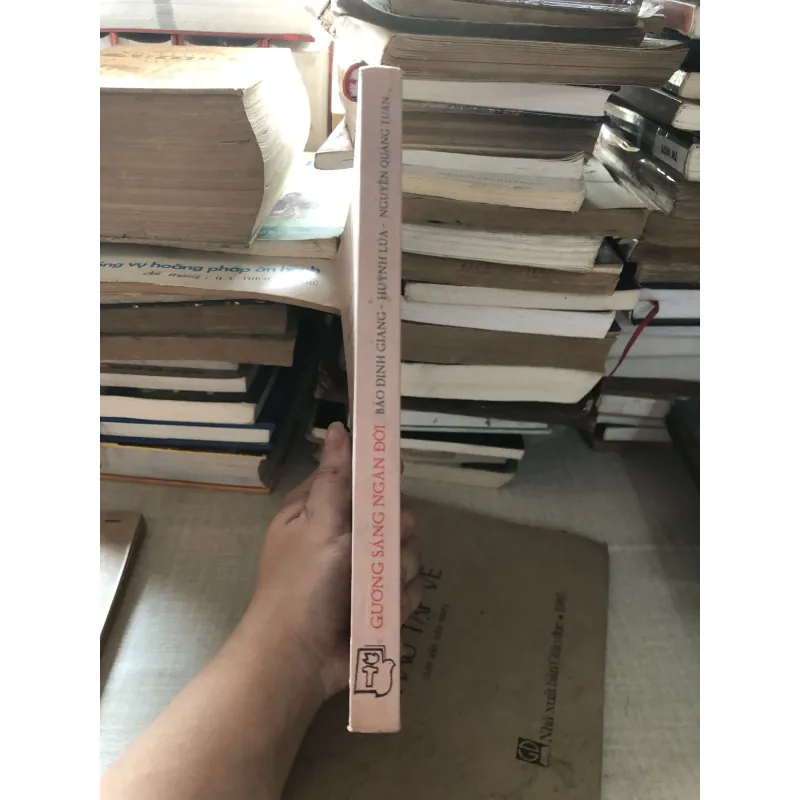 Gương sáng ngàn đời 976096