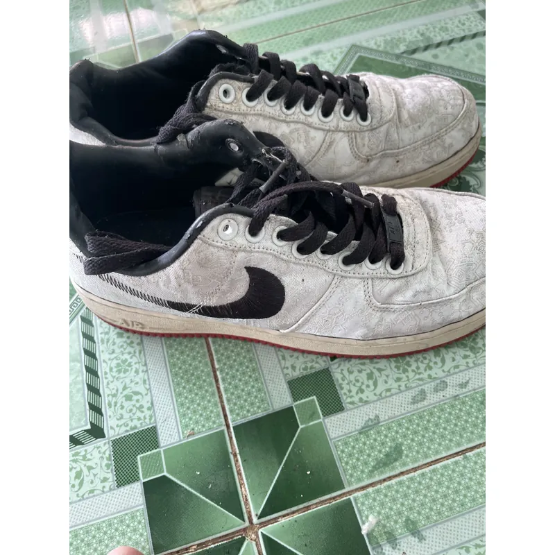 Giày Nike Air màu trắng đế đỏ, size 40 705132