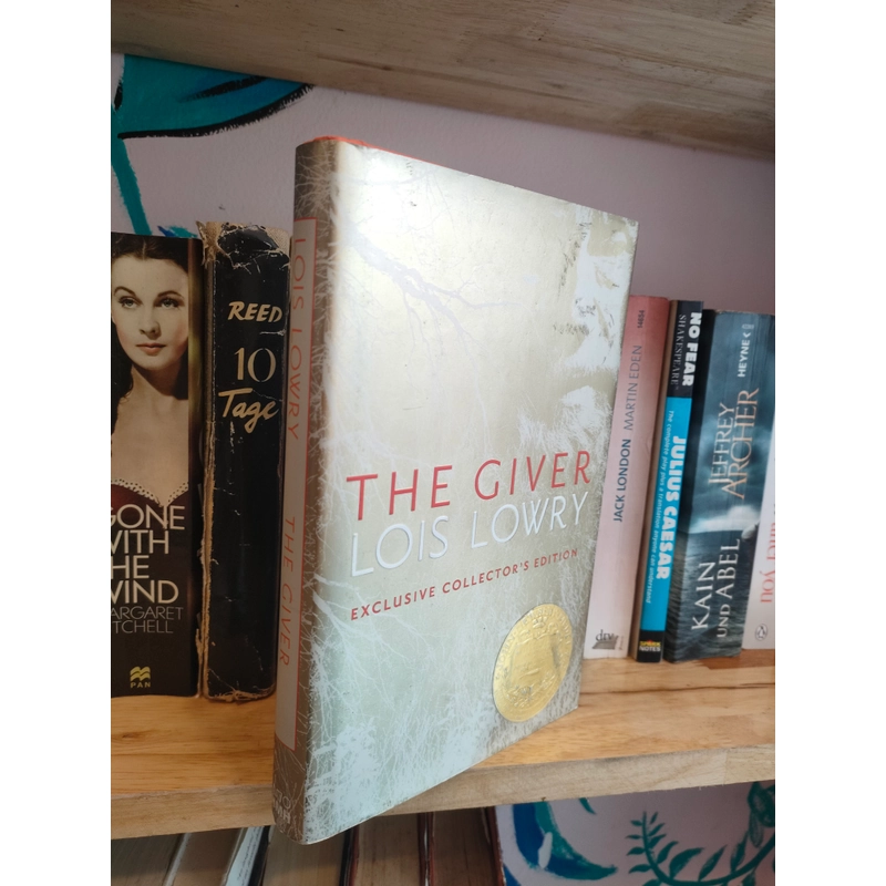 THE GIVER
- Lois Lowry 277773