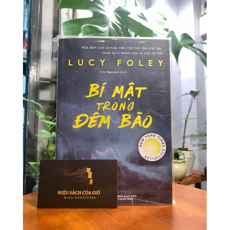 (Sách mới) Bí mật trong đêm bão - Lucy Foley 598561