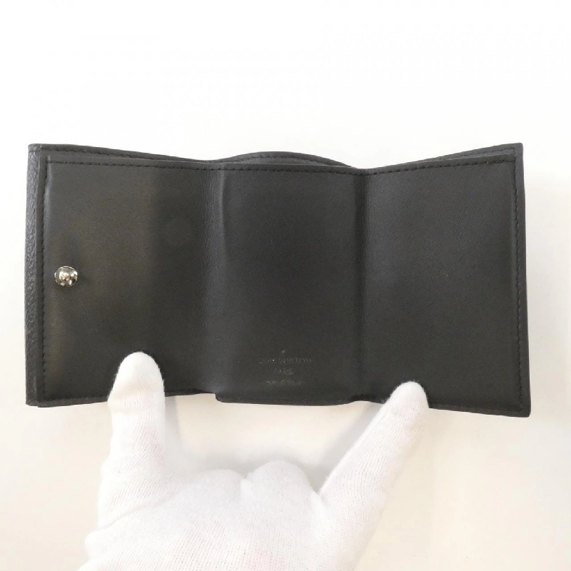 Ví compact Louis Vuitton Monogram Eclipse Discovery M67630 - Hàng hiệu Authentic 770532