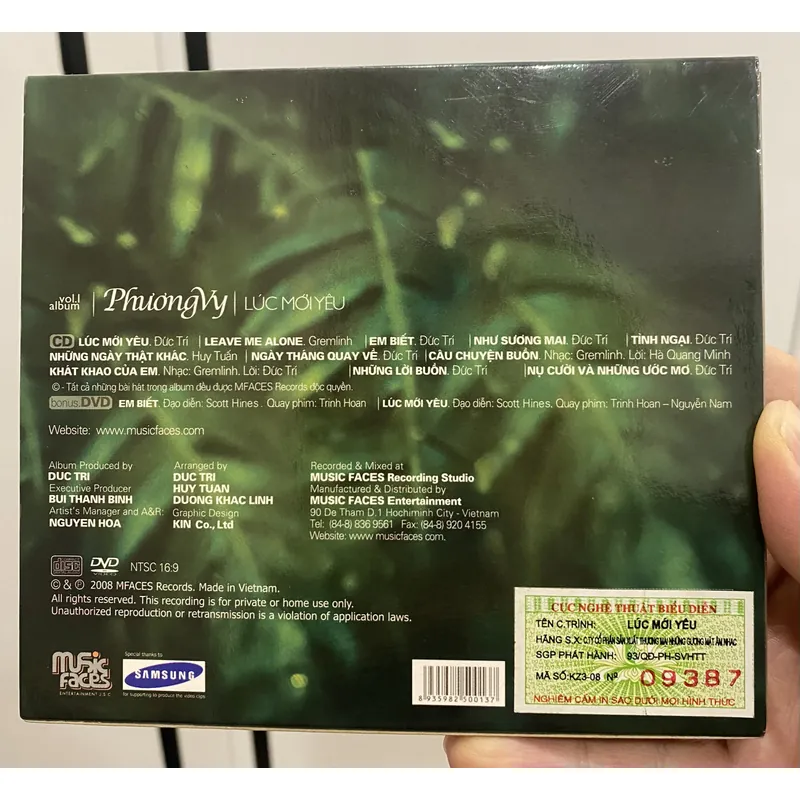 [CỰC HIẾM] Album CD+DVD Phương Vy - Lúc Mới Yêu (Vol.1 - Quán quân VN Idol) 688336