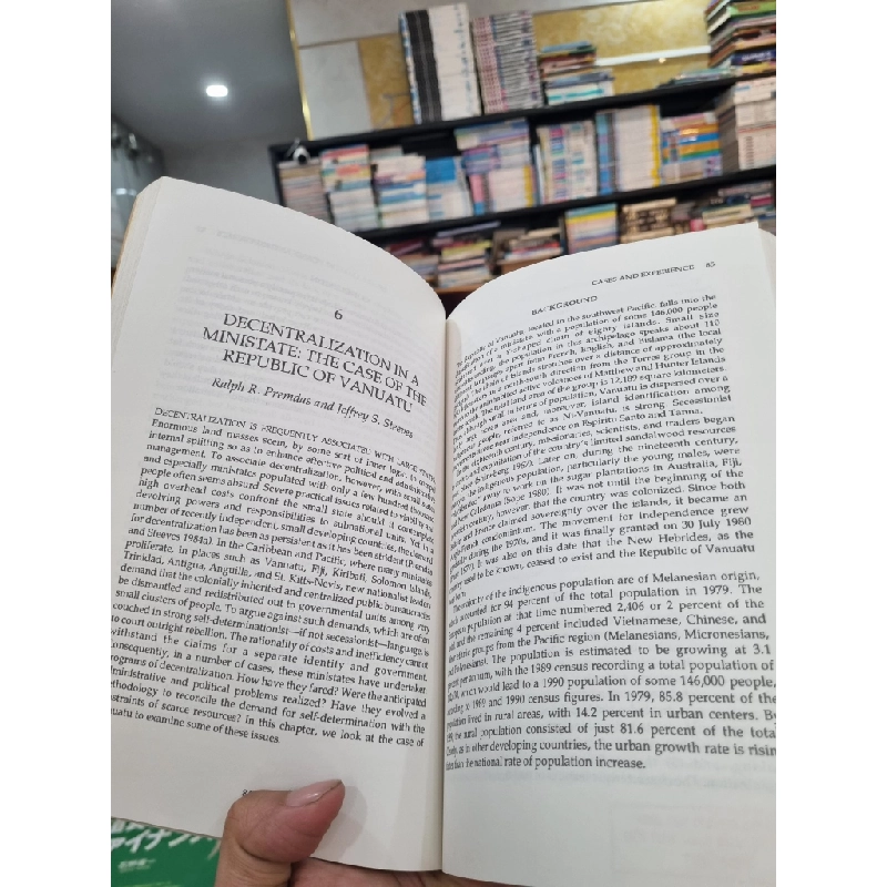 PUBLIC ADMINISTRATION IN SMALL AND ISLAND - Randall Baker 143459