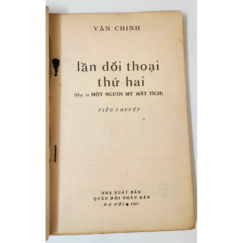 Tiểu thuyết LẦN ĐỐI THOẠI THỨ HAI (hay là MỘT NGƯỜI MỸ MẤT TÍCH - Văn Chinh 785469
