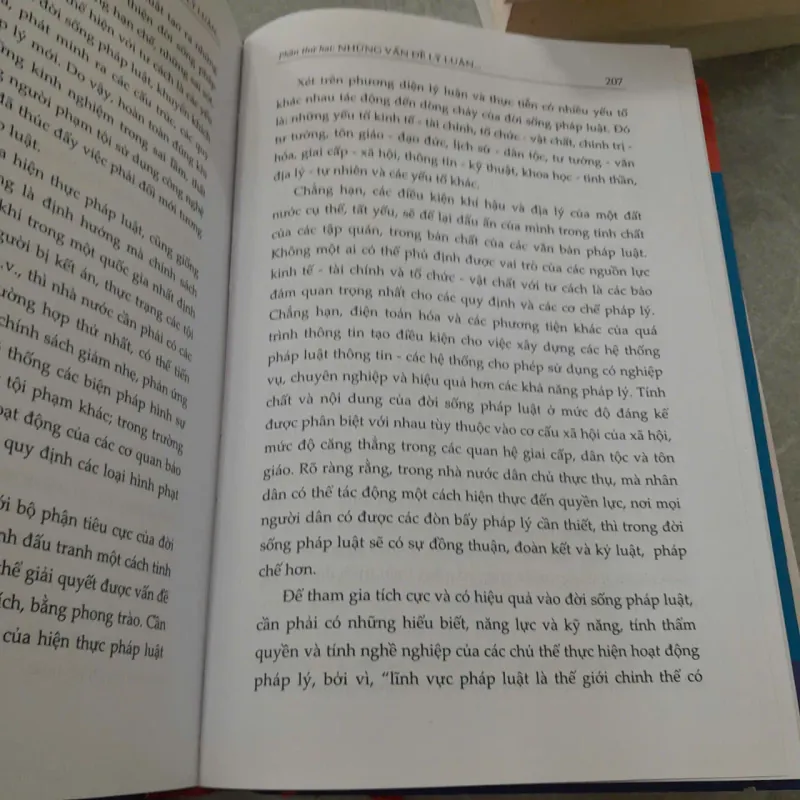 CHÍNH SÁCH PHÁP LUẬT: NHỮNG VẤN ĐỀ LÝ LUẬN VÀ THỰC TIỄN - VÕ KHÁNH LINH 977409