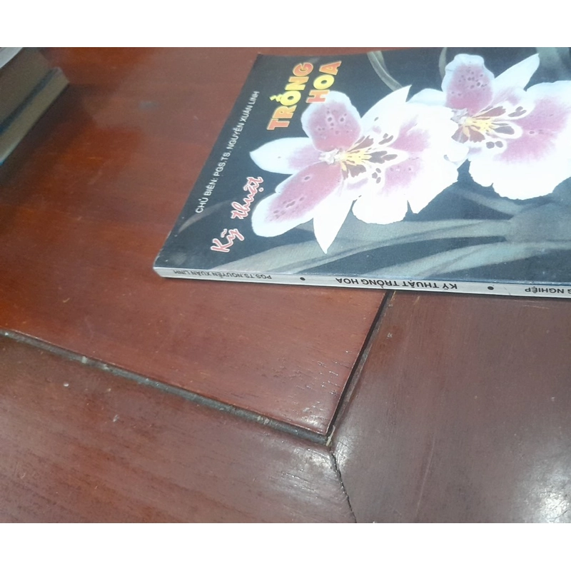 Pgs. Ts. Nguyễn Xuân Linh - KỸ THUẬT TRỒNG HOA 548299