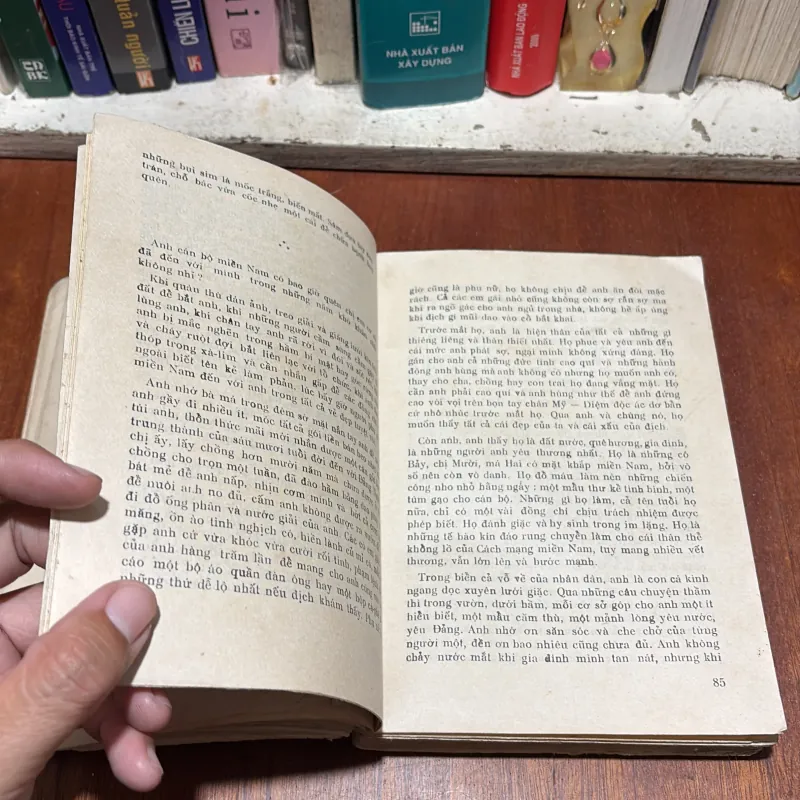 [Sách 7x] - II Tiểu Thuyết Của Phan Tứ: Gia Đình Má Bảy - 1975 797180