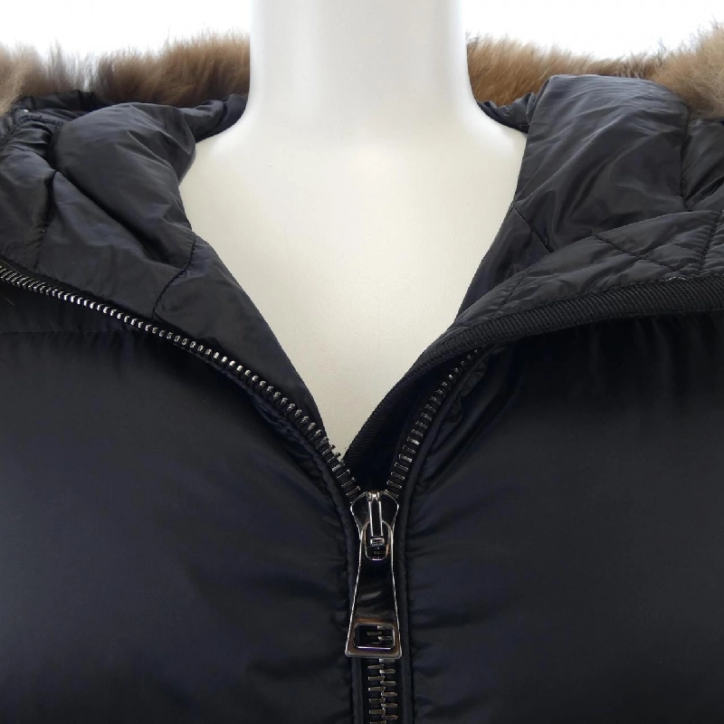 Áo khoác lông vũ MONCLER 636442