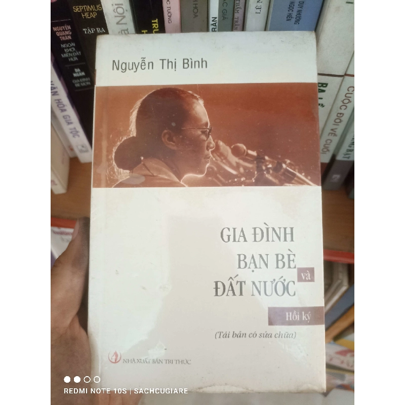 Gia đình bạn bè và đất nước - Nguyễn Thị Bình 998686