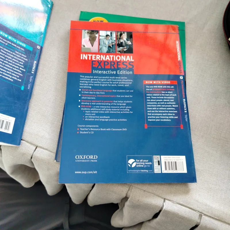 Bộ sách Tiếng Anh International Express Elementary (MultiPACK B) - Oxford 926423