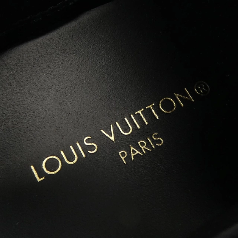 Giày sneaker LOUIS VUITTON da lộn - Hàng hiệu Authentic 828104