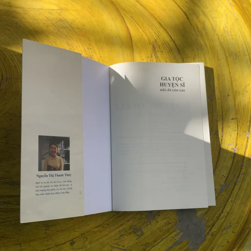 GIA TỘC HUYỆN SĨ DẤU ẤN CÒN GHI- Nguyễn Thị Thanh Thuý  792802