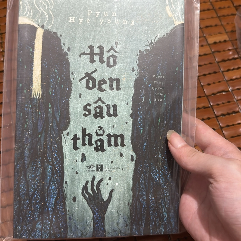 Hố dên sâu thẳm - Pyun Hye - Young 532146