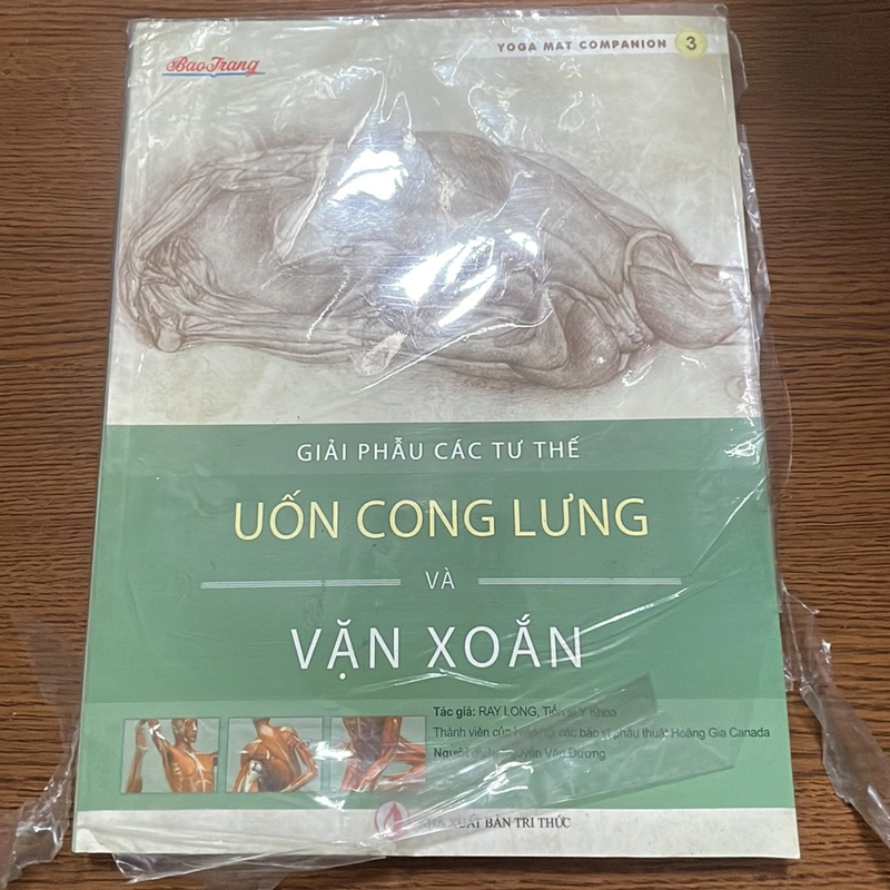 Giải phẫu các tư thế uốn cong lưng và vặn xoắn Ray Long 357300