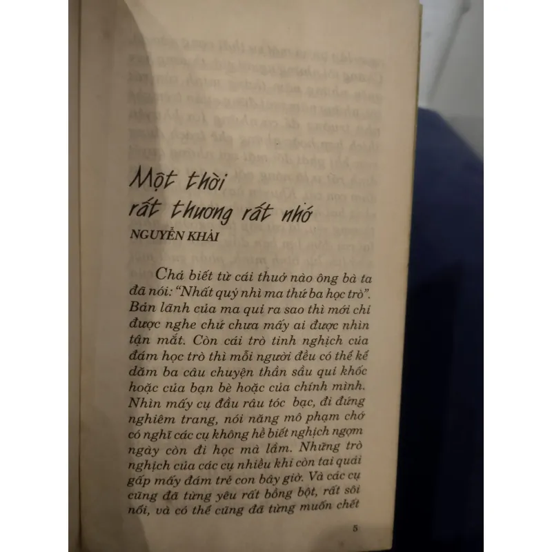 cuốn sách có tên là "Nghịch ngợm tuổi học trò" 1025387