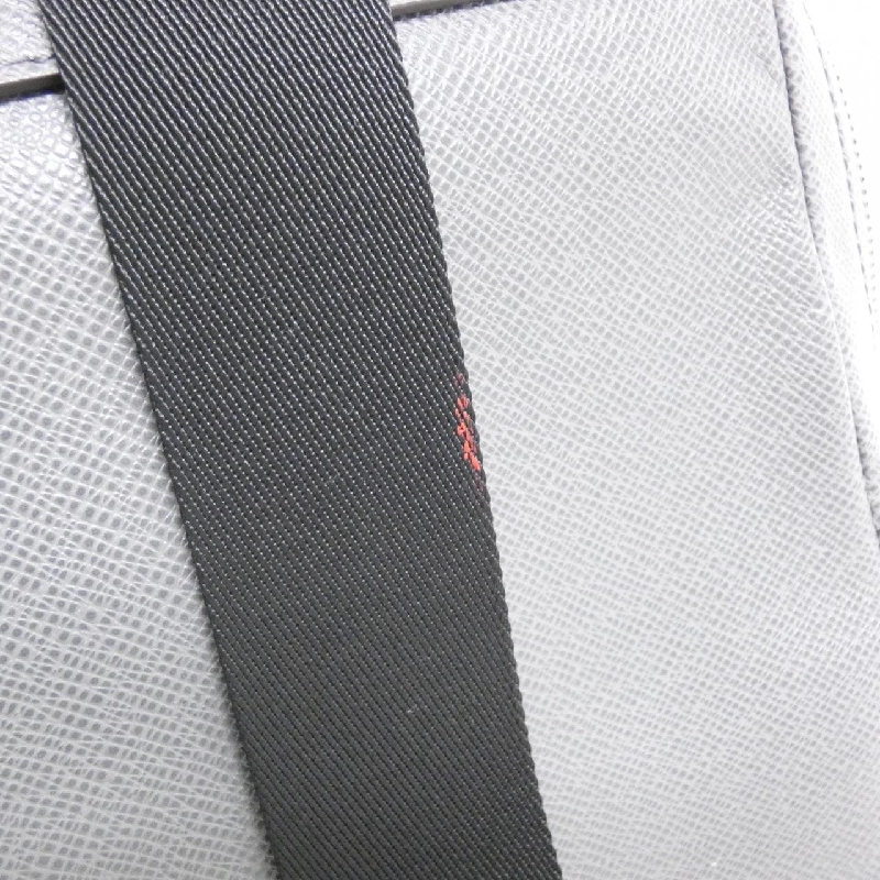 Túi đeo chéo Louis Vuitton Taiga Avenue M30801 612576