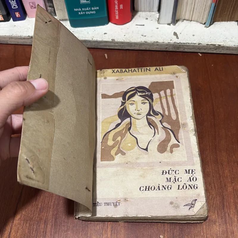 II Văn Học: Đức Mẹ Mặc Áo Choàng Lông - XABAHATTIN ALI - 1985 765855