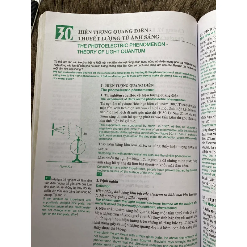 (Song ngữ) Vật Lí 12 song ngữ Việt Anh 603160