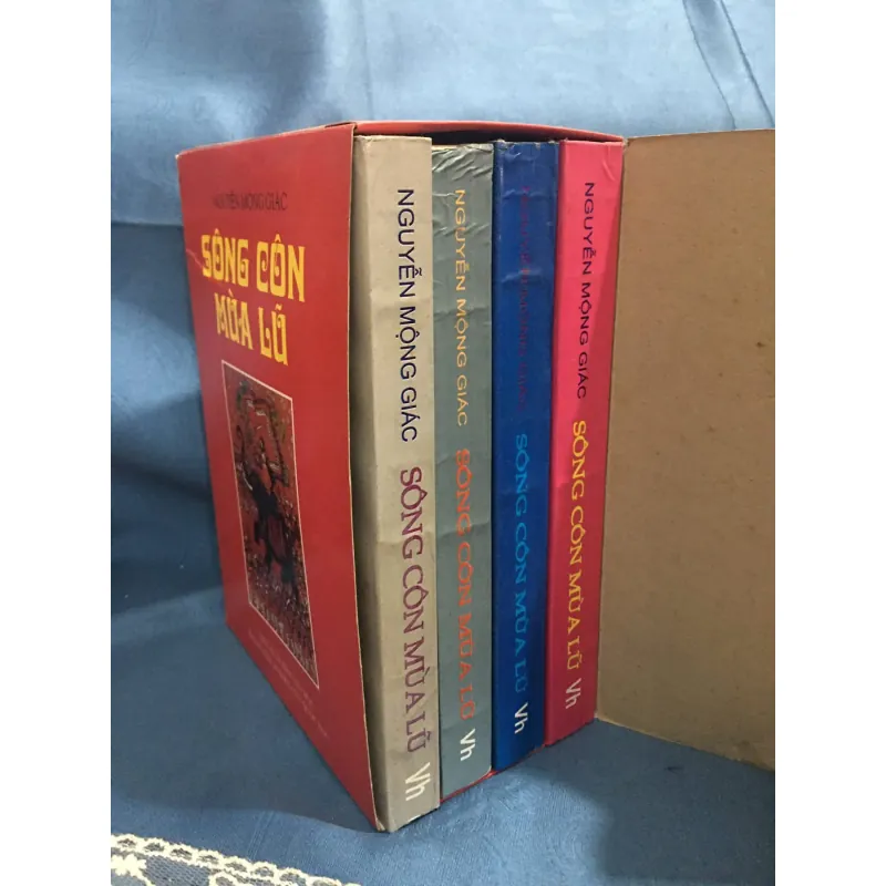 Tiểu thuyết lịch sử Sông Côn mùa lũ 788215