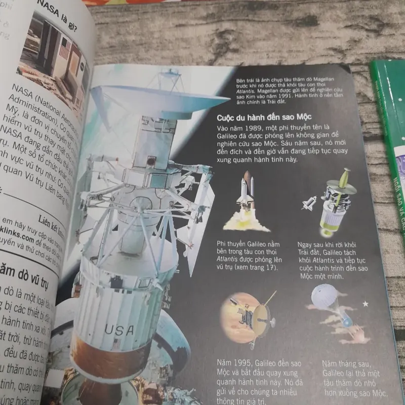 2 quyển sách màu về vũ trụ và các vì sao dành cho thiếu nhi 681941