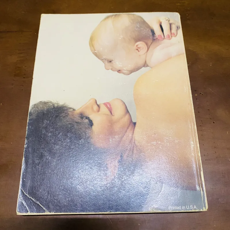 A doctor discusses pregnancy  726757