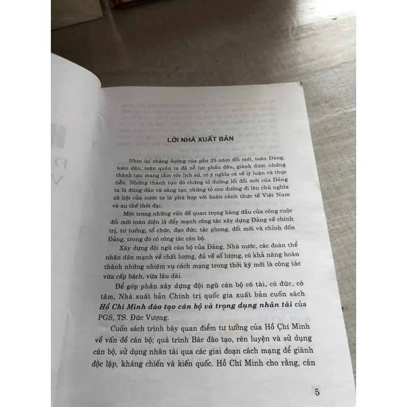 Hồ Chí Minh - đào tạo cán bộ và trọng dụng nhân tài 782187