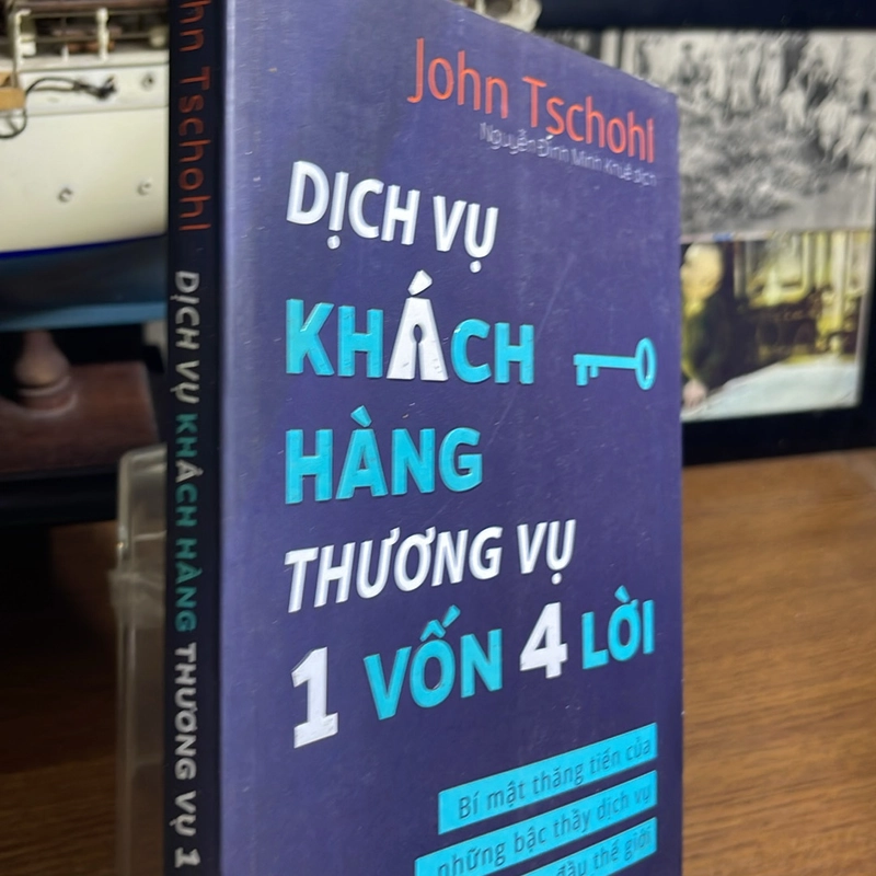 Dịch vụ khách hàng thương vụ 1 vốn 4 lời John Tschohl 502531
