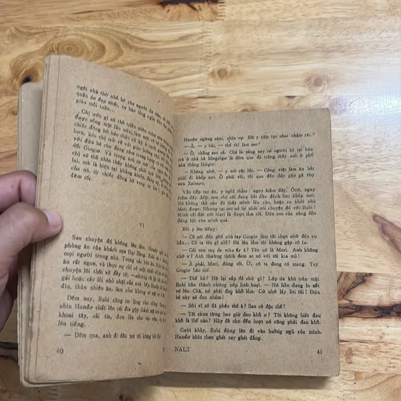 II Sách Xưa: Hãy Để Ngày Ấy Lụi Tàn - GIÊRƠN GOĐƠN - 1982 680695